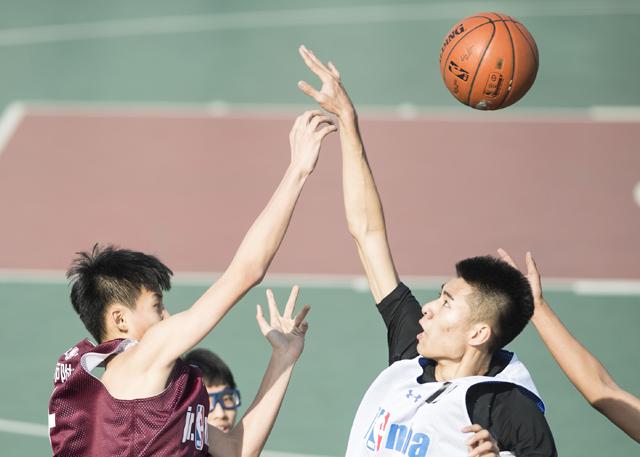 好莱坞向来是犹太人的天地:它是犹太人建立的，直到今天仍然基本上由犹太人掌管。